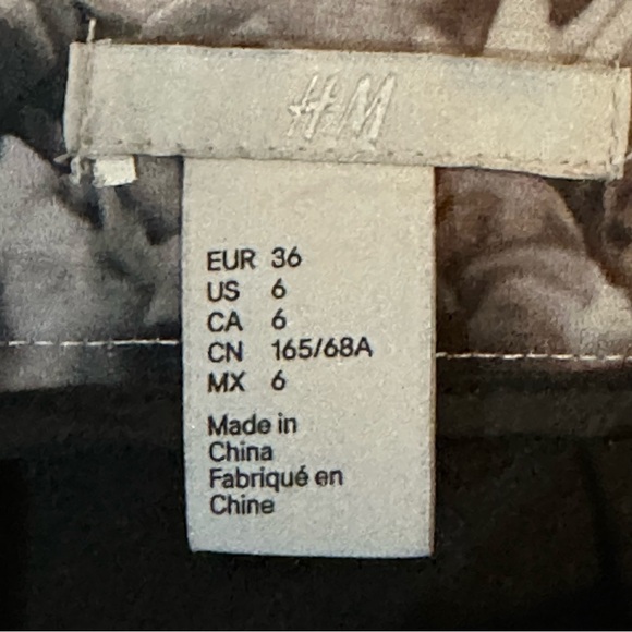 H&M Gray Floral Mini Skirt - Picture 3 of 3